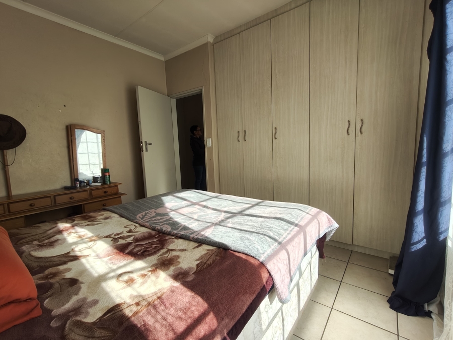 2 Bedroom Property for Sale in Waterval East North West